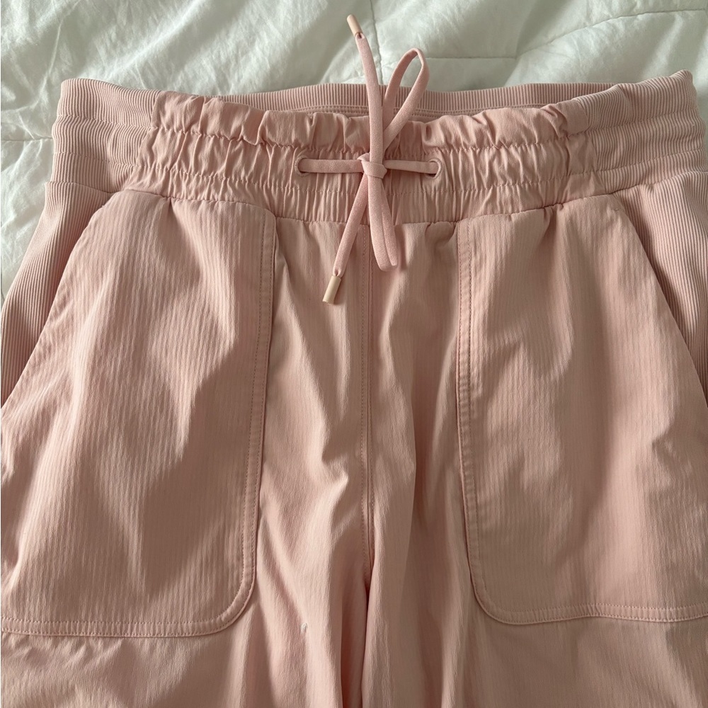 Lululemon pink ladies joggers size 8 like new